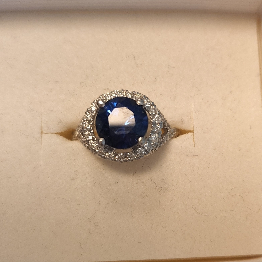 Gorgeous (authenticated and certified) 3.15 Karat Sapphire and Diamond Ring